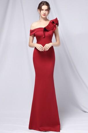Svečana rdeča dolga večerna obleka z enim okrasnim ramenom Brianna